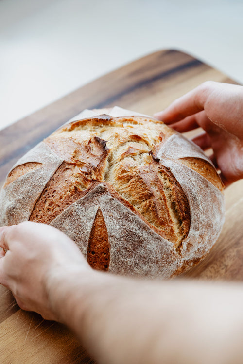 Servierbrett Rügen aus Eichenholz mit Brot